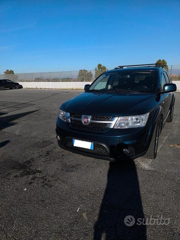 Verde Usata 2015 Fiat Freemont SUV | 6500 € (Buon prezzo) - Immagine 1/4