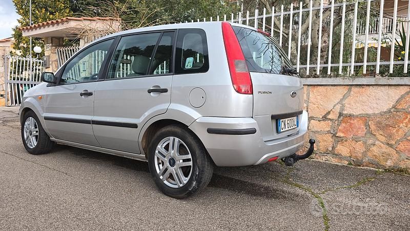 Usata Ford Fusion 68 CV (50 kW) 2003 Grigio Utilitaria