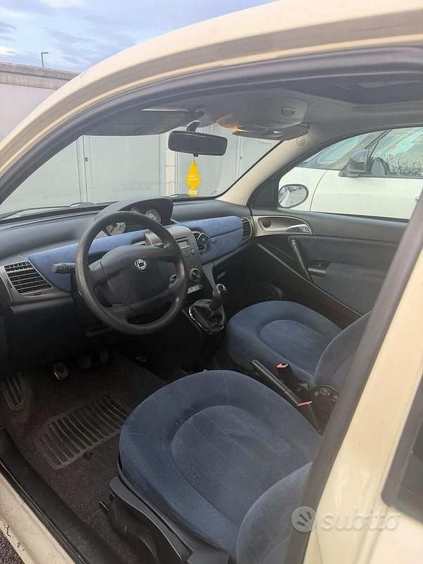 Usata Lancia Ypsilon 70 CV (51 kW) 2006 Giallo Utilitaria