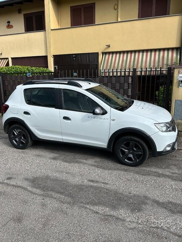 Usata Dacia Sandero 90 CV (66 kW) 2017 Bianco Utilitaria