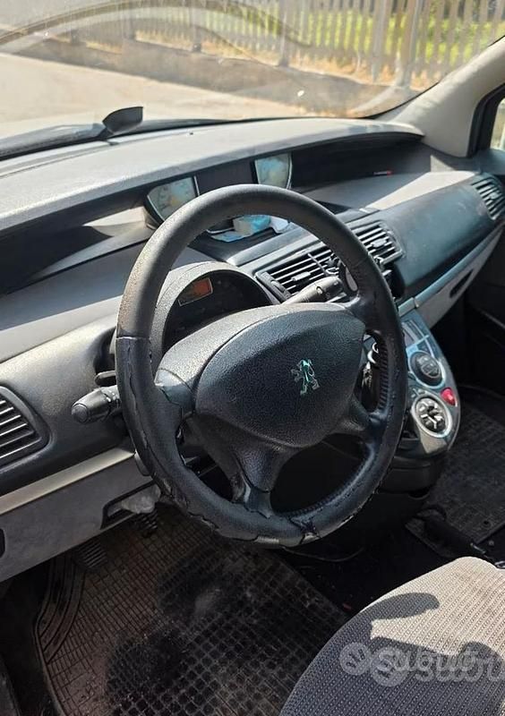 Usata Peugeot 807 107 CV (78 kW) 2005 Furgone