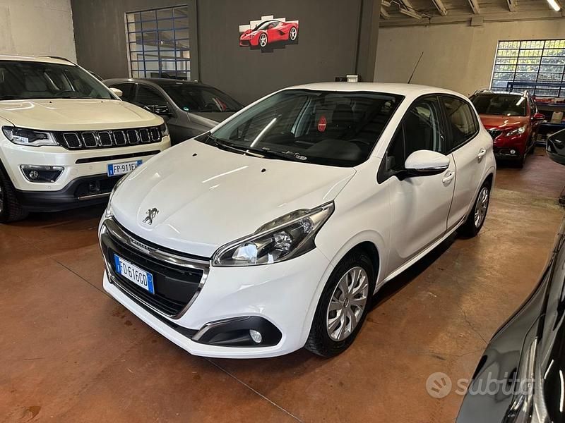Usata Peugeot 208 Allure 81 CV (59 kW) 2016 Bianco Utilitaria