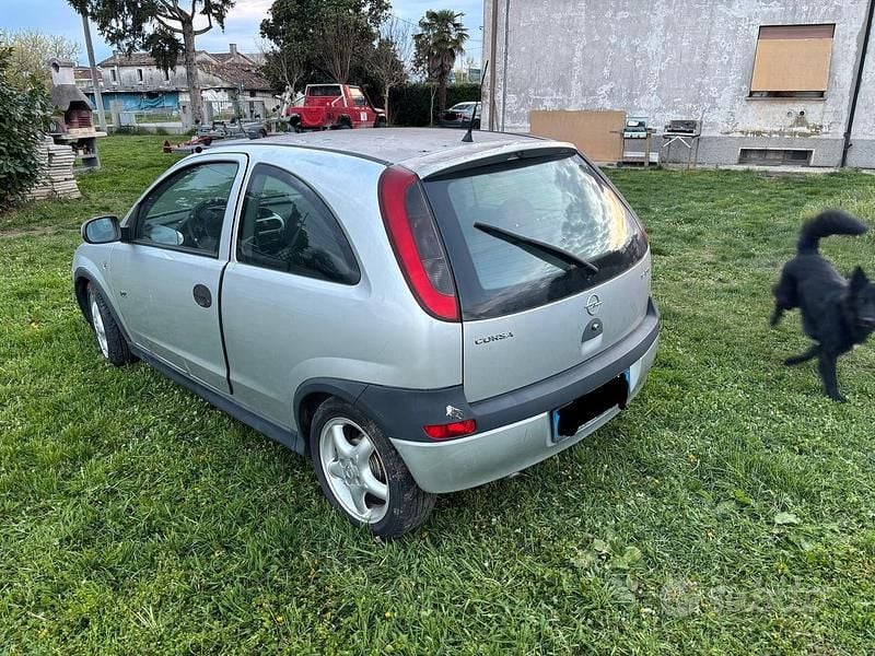 Usata Opel Corsa 101 CV (74 kW) 2003 Grigio Utilitaria