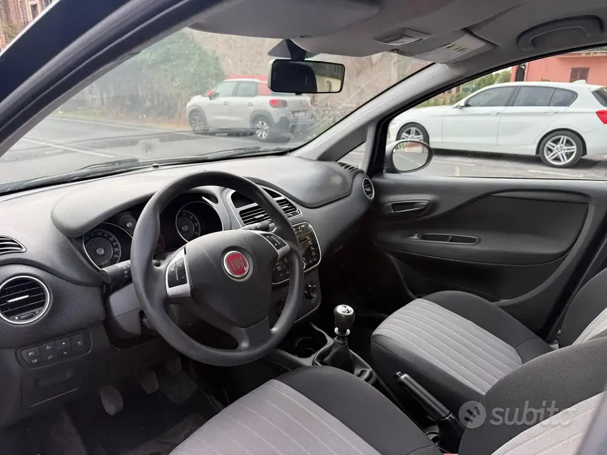 Usata Fiat Punto 77 CV (56 kW) 2017 Bluazzurro Utilitaria
