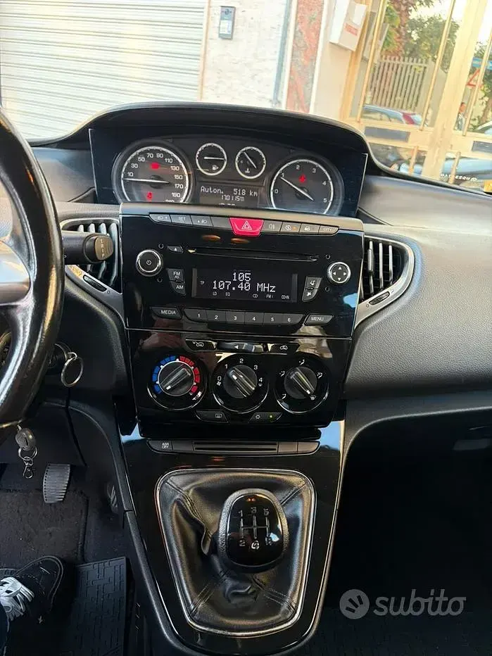 Usata Lancia Ypsilon 95 CV (69 kW) 2015 Nero Utilitaria