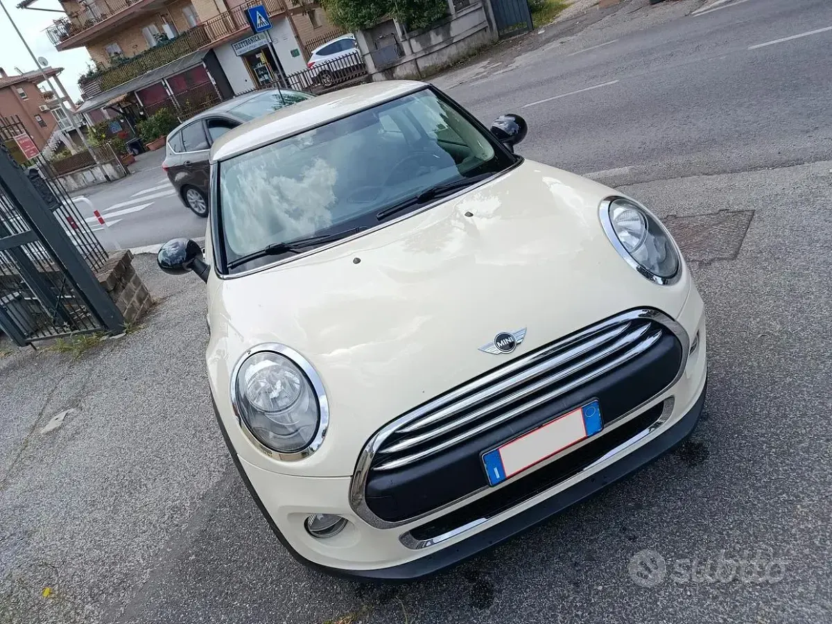 Usata Mini ONE Hype 102 CV (75 kW) 2017 Beige Utilitaria