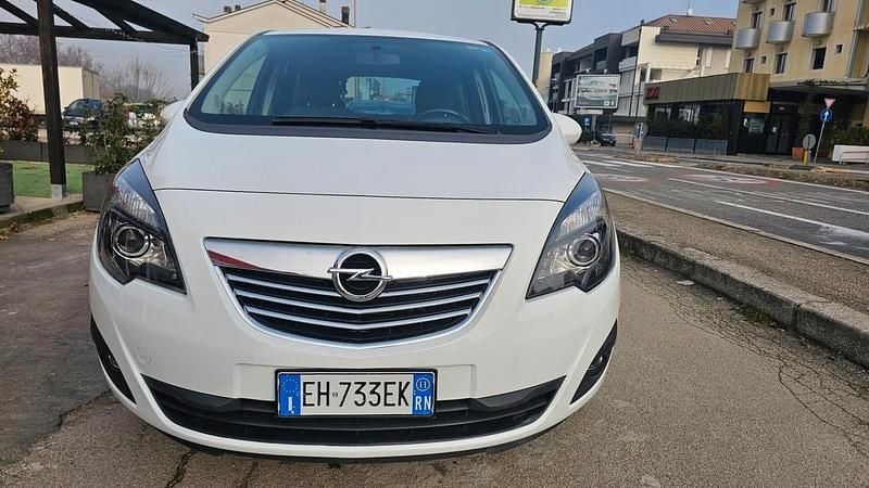 Bianco Usata 2011 Opel Meriva Cosmo Monovolume | 4500 € (Buon prezzo) - Immagine 1/4