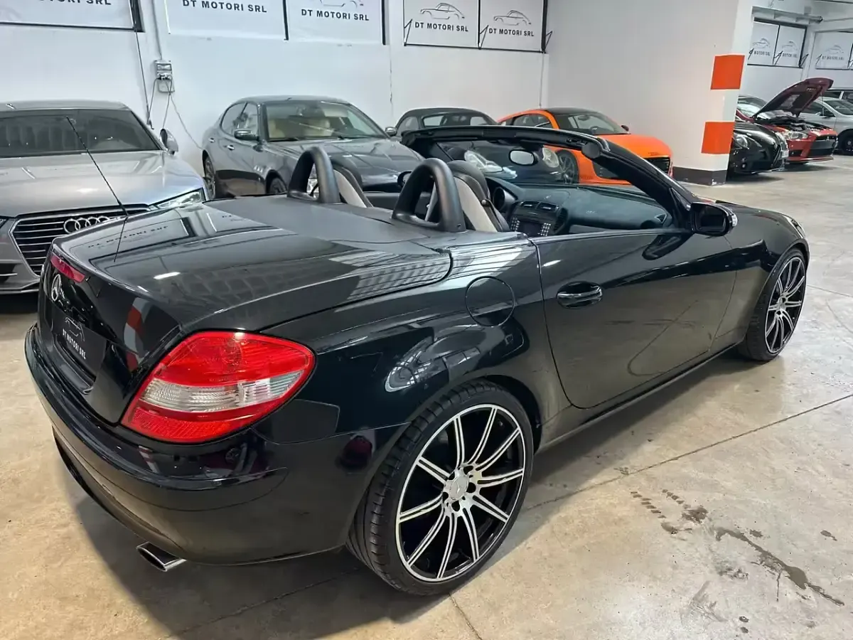 Usata Mercedes SLK350 272 CV (200 kW) 2004 Nero Cabrio