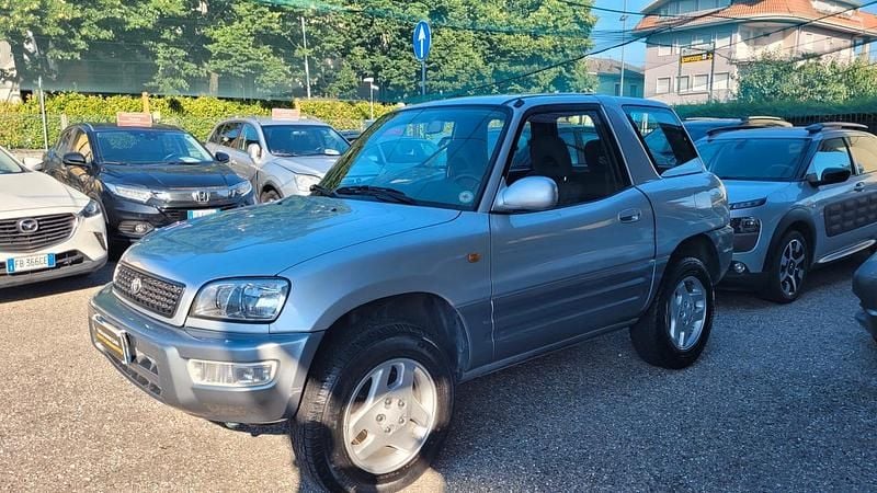 Usata Toyota RAV4 128 CV (94 kW) 1999 Argento SUV