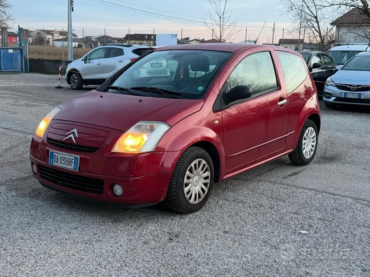 Usata Citroën C2 Exclusive 73 CV (53 kW) 2006 Rosso Utilitaria