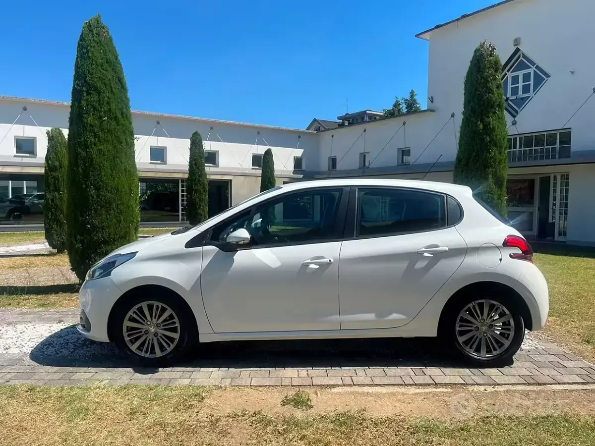Usata Peugeot 208 Active 83 CV (61 kW) 2018 Bianco Utilitaria