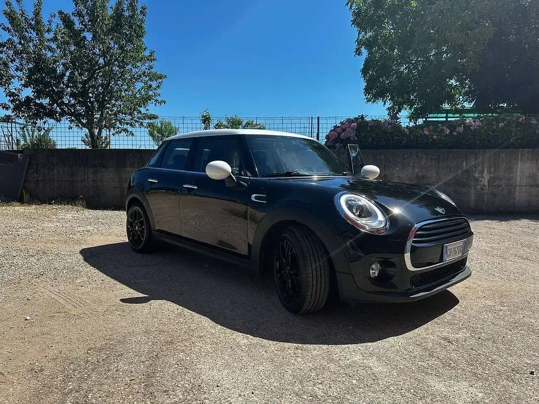 Usata Mini Cooper D Business 116 CV (85 kW) 2017 Nero Utilitaria
