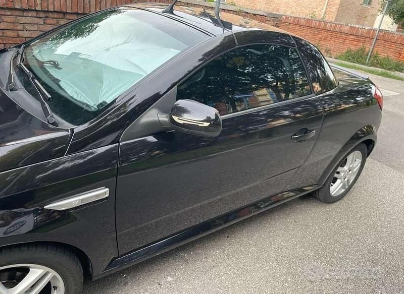 Usata Opel Tigra Enjoy 69 CV (50 kW) 2007 Nero Cabrio