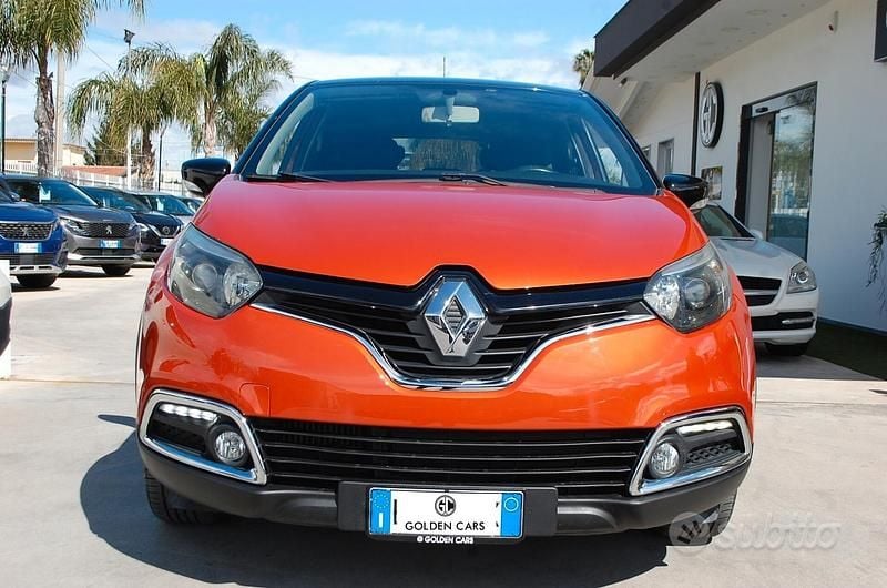 Usata Renault Captur 90 CV (66 kW) 2015 Arancione SUV