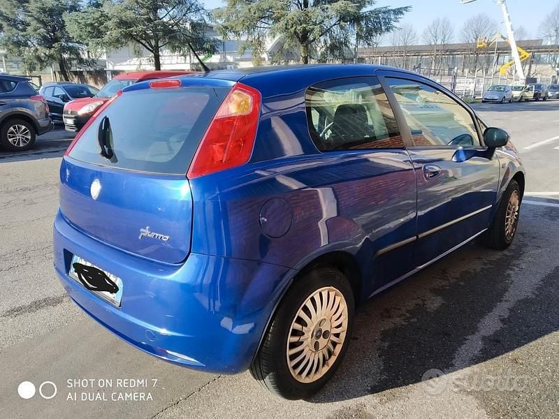 Usata Fiat Grande Punto Dynamic 65 CV (47 kW) 2006 Blu Utilitaria