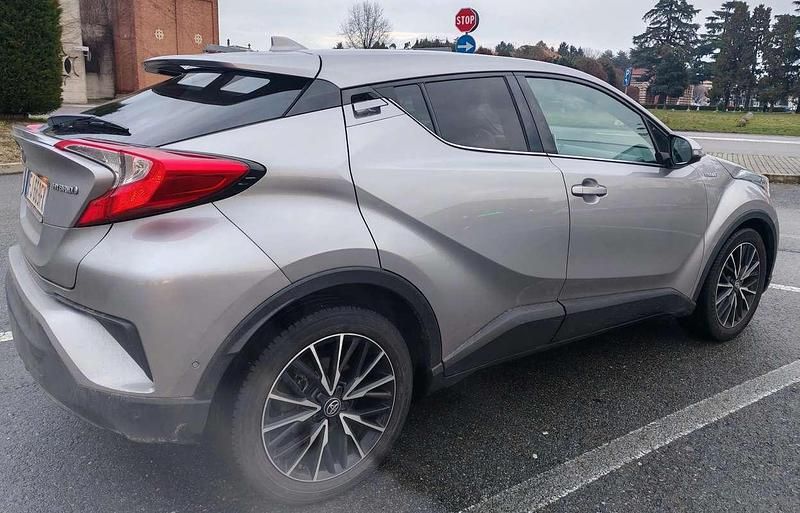 Usata Toyota C-HR Lounge 98 CV (72 kW) 2017 Argento SUV
