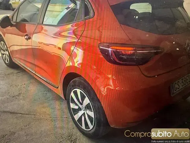 Usata Renault Clio V Equilibre 65 CV (47 kW) 2023 Arancione Berlina