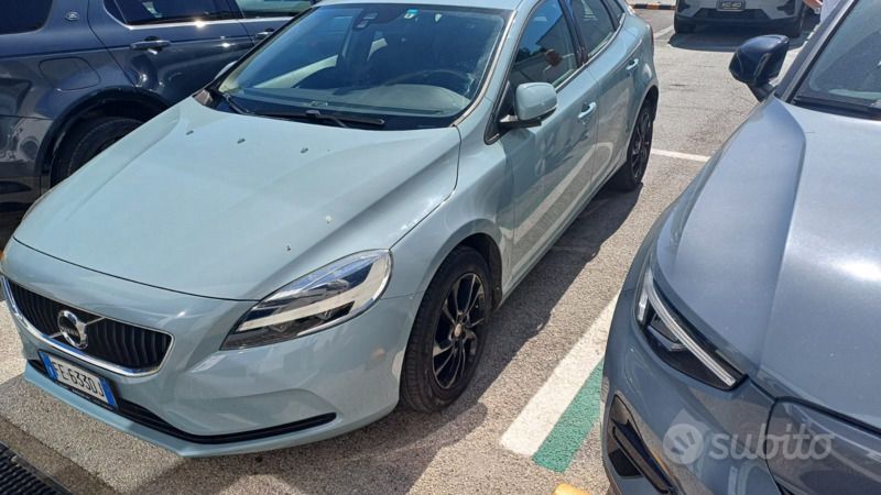 Usata Volvo V40 120 CV (88 kW) 2016 Blu Station wagon