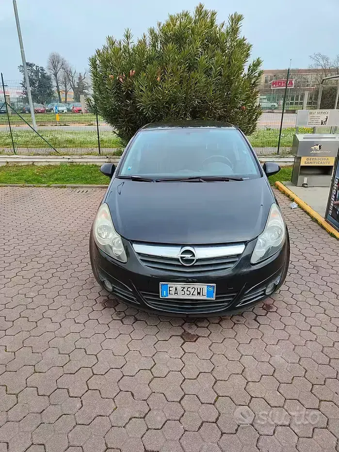 Usata Opel Corsa 80 CV (58 kW) 2010 Nero Utilitaria