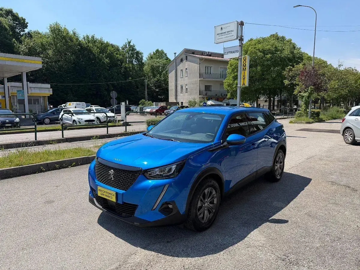 Usata Peugeot 2008 Active 101 CV (74 kW) 2020 Blu SUV