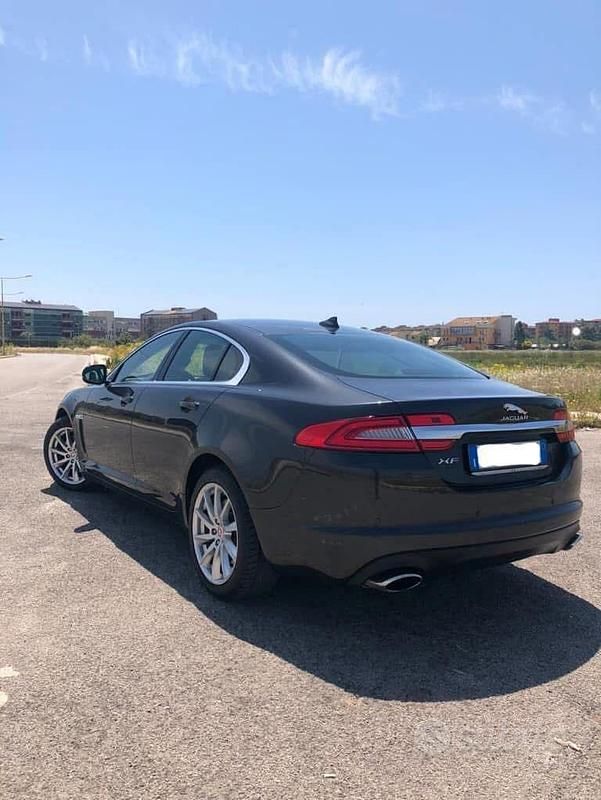 Usata Jaguar XF 241 CV (177 kW) 2011 Grigio Berlina