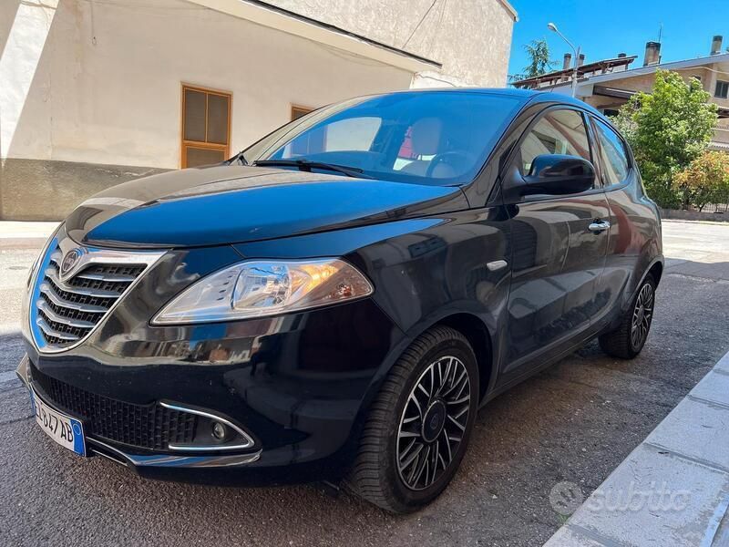 Usata Lancia Ypsilon 95 CV (69 kW) 2015 Utilitaria