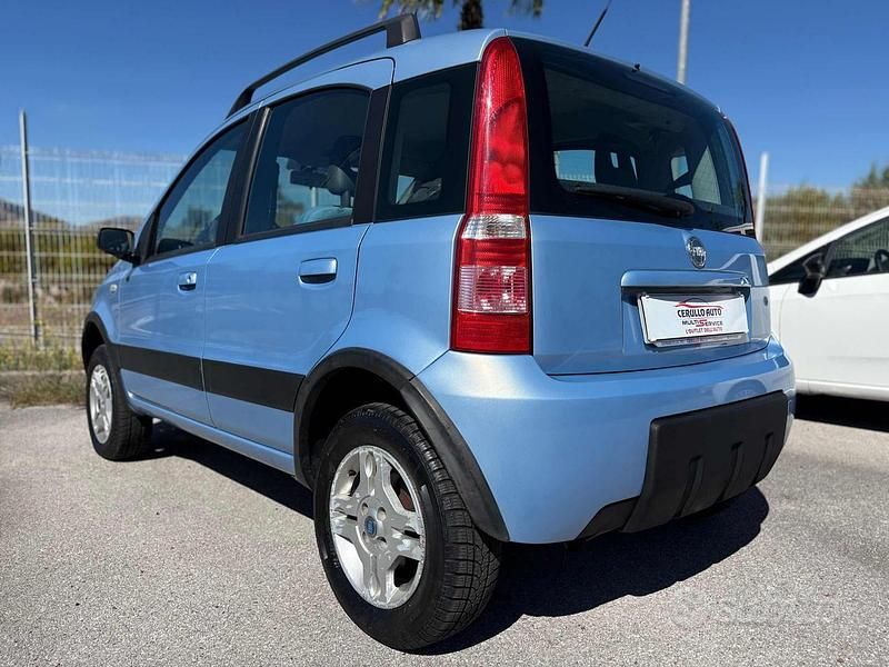 Usata Fiat Panda 4x4 Climbing 69 CV (50 kW) 2007 Blu Utilitaria