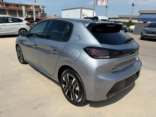 Usata Peugeot 208 Allure 101 CV (74 kW) 2025 Argento Utilitaria