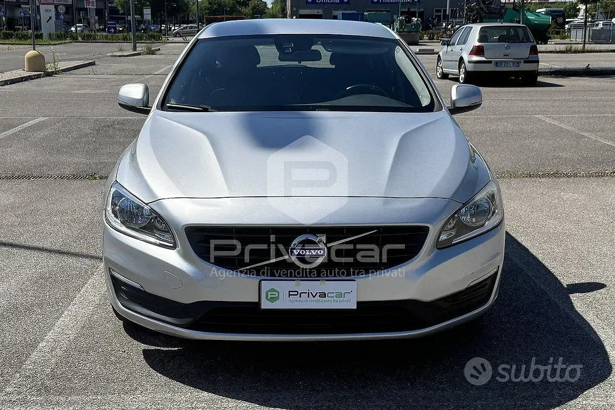 Usata Volvo V60 Business Edition 120 CV (88 kW) 2017 Grigio Station wagon