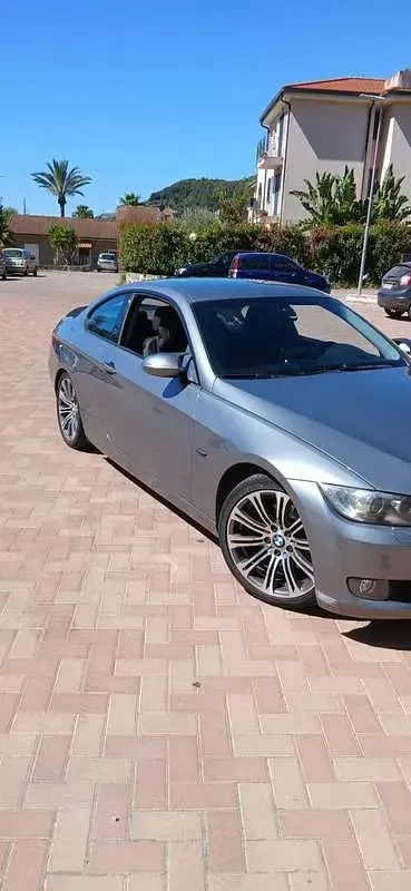 Usata BMW 320 Efficient Dynamics 177 CV (130 kW) 2009 Grigio Coupé