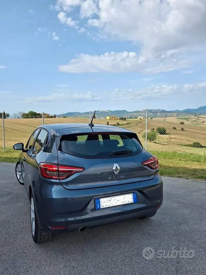 Usata Renault Clio V Evolution 100 CV (73 kW) 2022 Bluazzurro Berlina