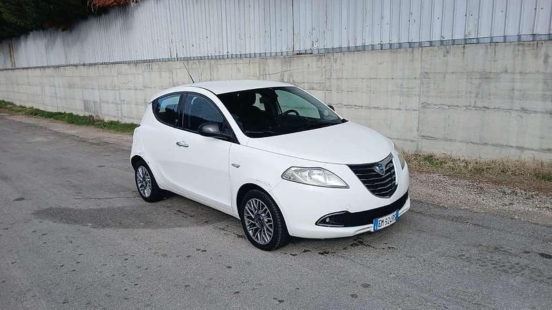 Usata Lancia Ypsilon Gold 95 CV (69 kW) 2012 Utilitaria