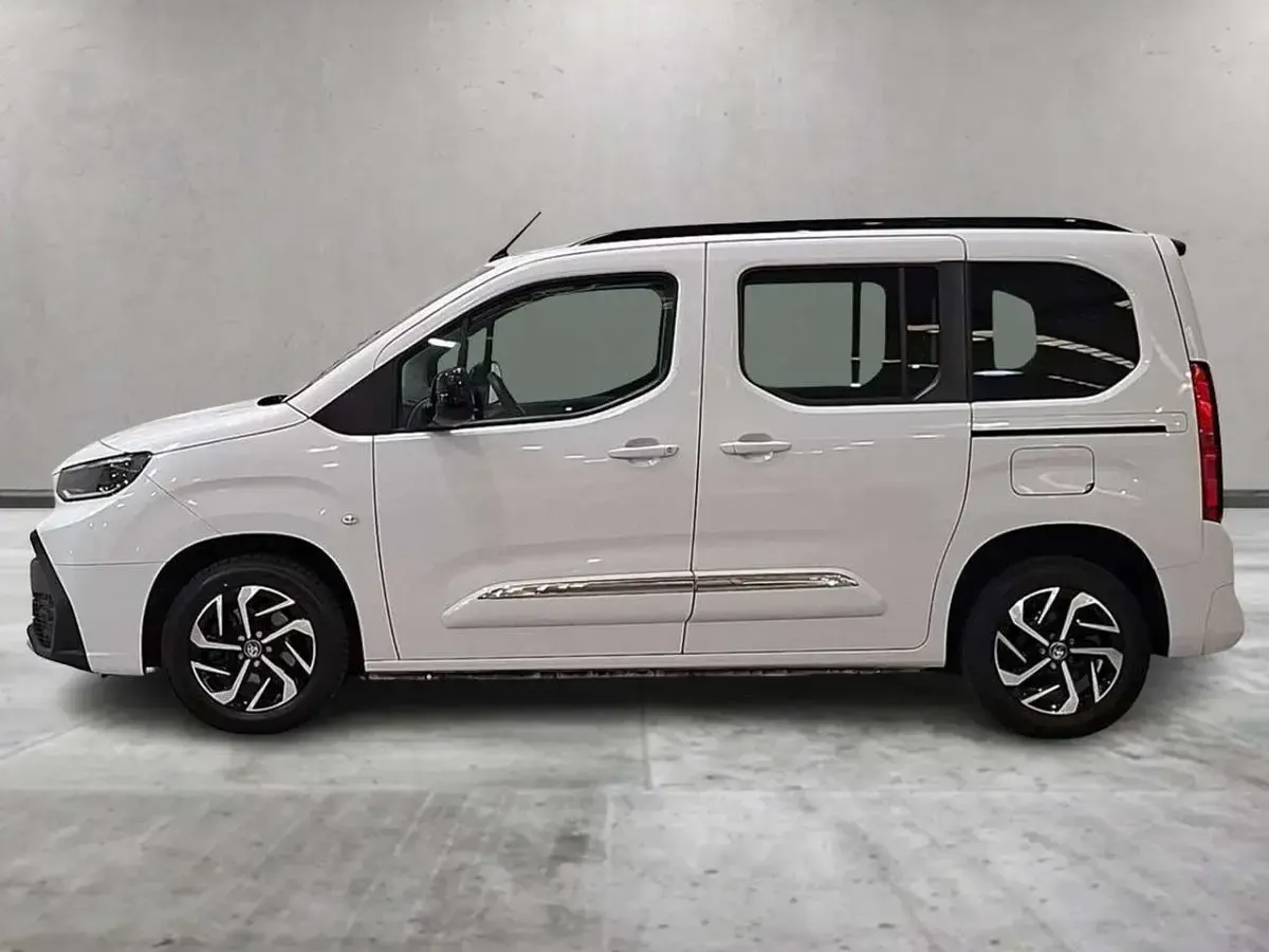 Usata Toyota Proace City City 131 CV (96 kW) 2024 Bianco Monovolume