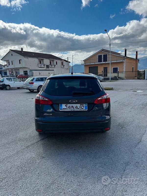 Usata Ford Focus 116 CV (85 kW) 2013 Blu/azzurro Station wagon