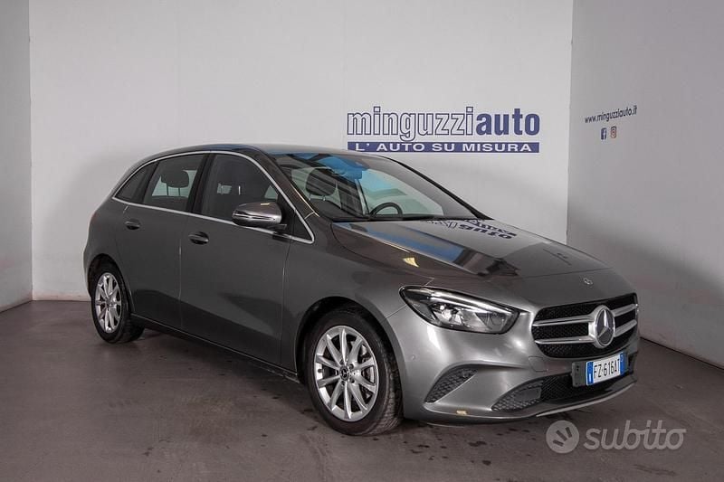 Usata Mercedes B200 163 CV (119 kW) 2019 Grigio Monovolume