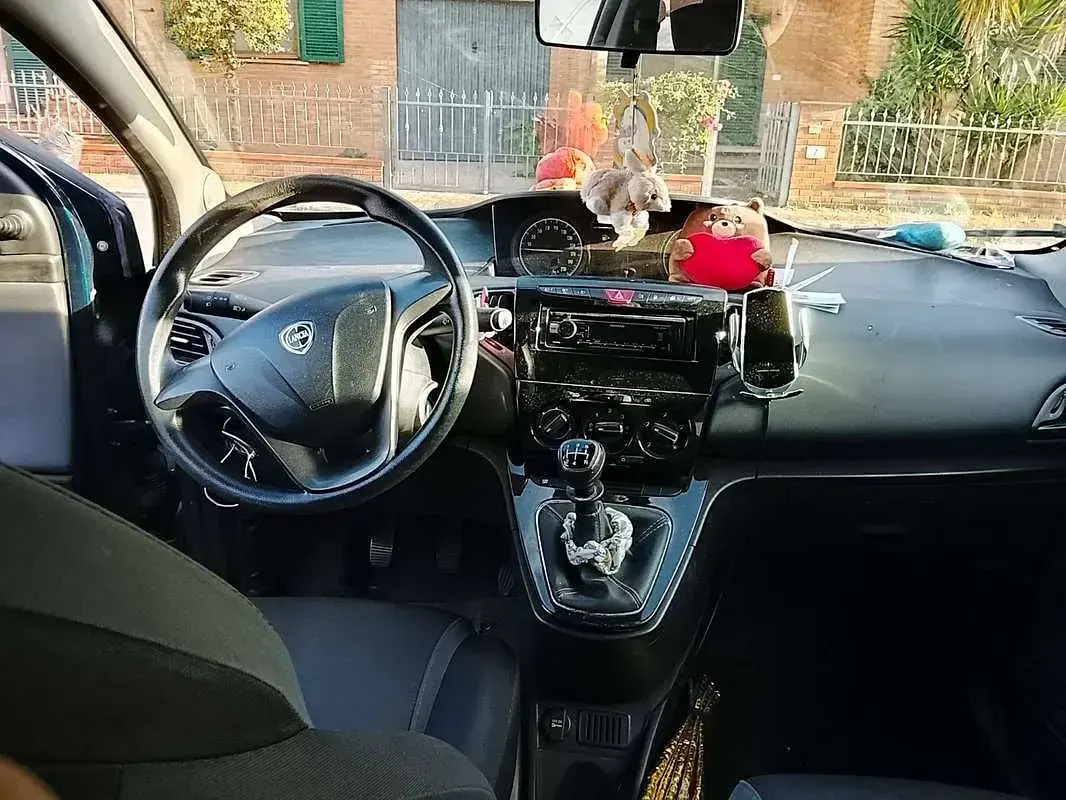 Usata Lancia Ypsilon Silver 69 CV (50 kW) 2017 Blu/azzurro Utilitaria