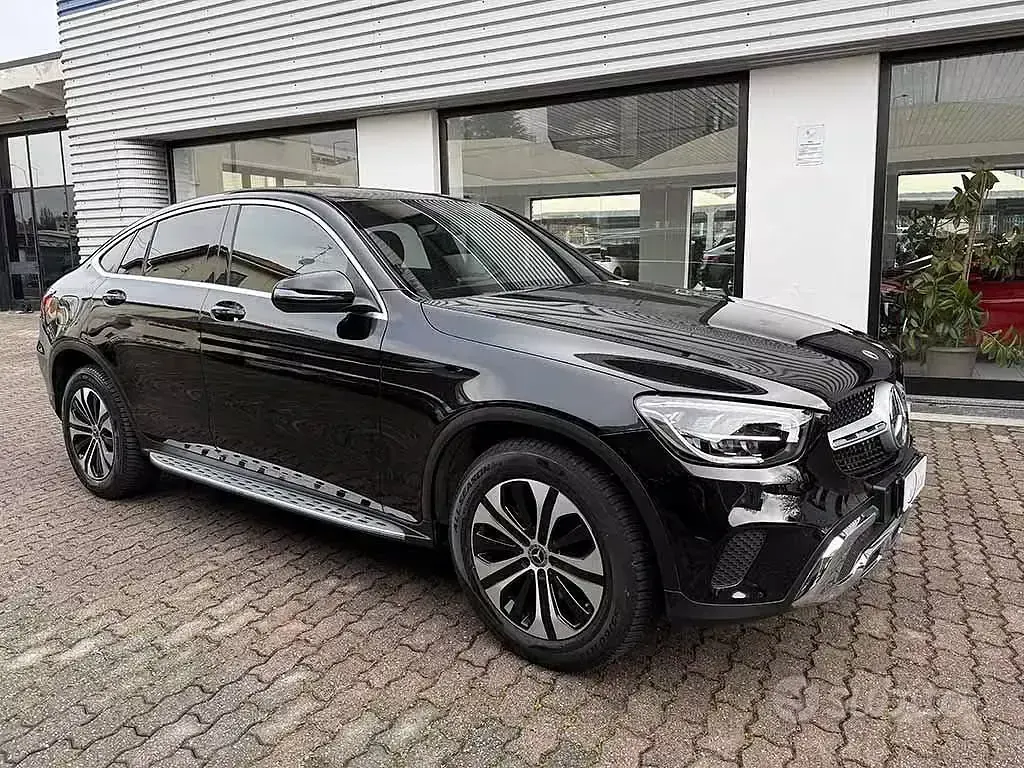Usata Mercedes GLC200 163 CV (119 kW) 2022 Nero / metallizzato SUV