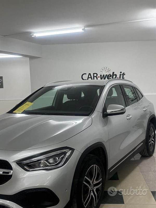 Grigio Usata 2023 Mercedes GLA200 Executive SUV | 29.500 € (Ottimo prezzo) - Immagine 1/4