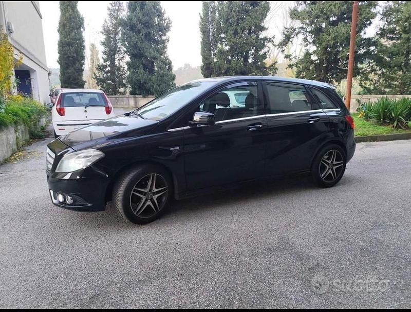 Usata Mercedes B180 109 CV (80 kW) 2012 Nero Monovolume