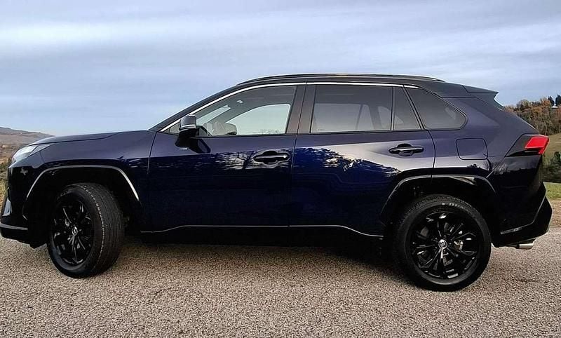 Usata Toyota RAV4 Hybrid Style 218 CV (160 kW) 2023 Blu/azzurro SUV