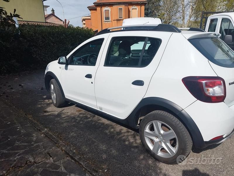 Usata Dacia Sandero Prestige 90 CV (66 kW) 2015 Bianco Berlina