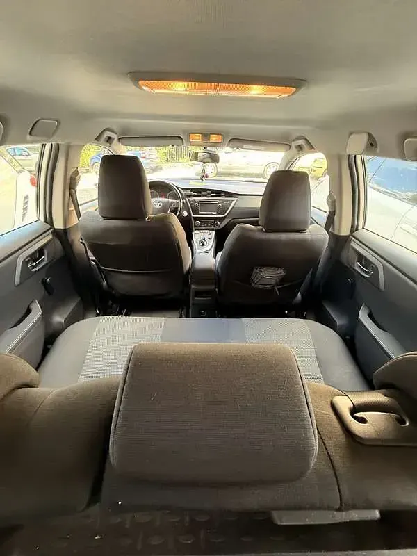 Usata Toyota Auris Hybrid Active 99 CV (72 kW) 2014 Bianco Station wagon