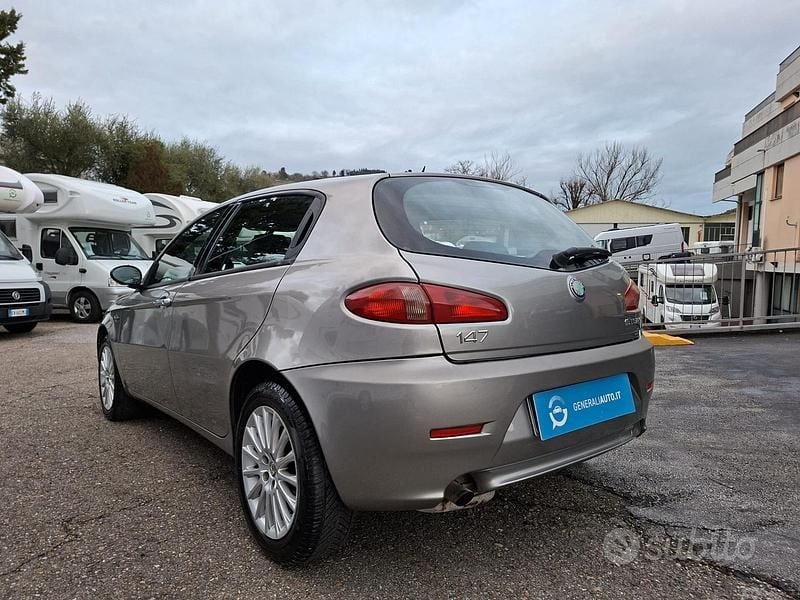 Second-hand Alfa Romeo 147 105 CP (77 kW) 2007 Gri Hatchback