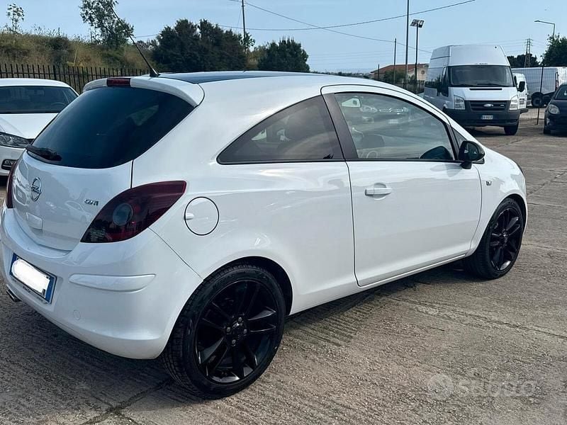 Usata Opel Corsa Edition 95 CV (69 kW) 2013 Bianco Utilitaria