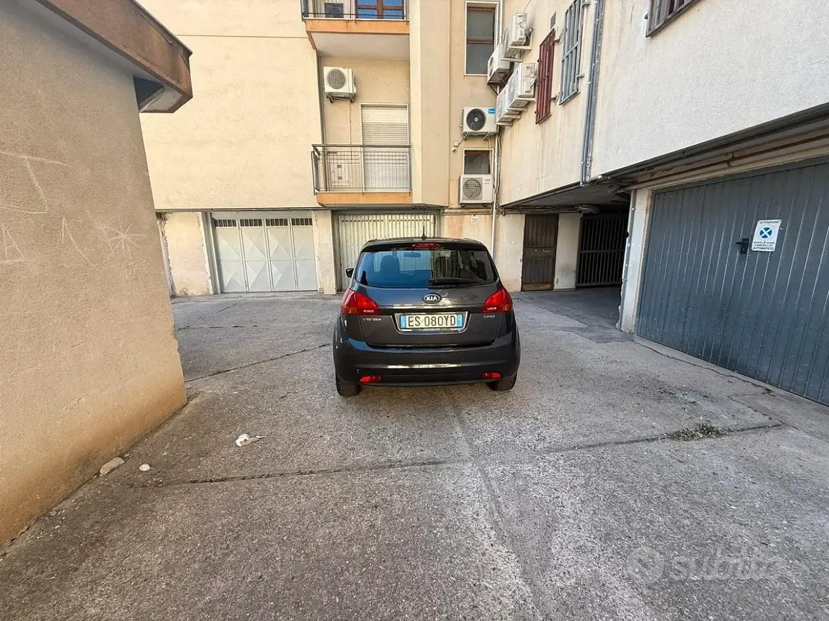 Usata Kia Venga 90 CV (66 kW) 2013 Grigio Utilitaria