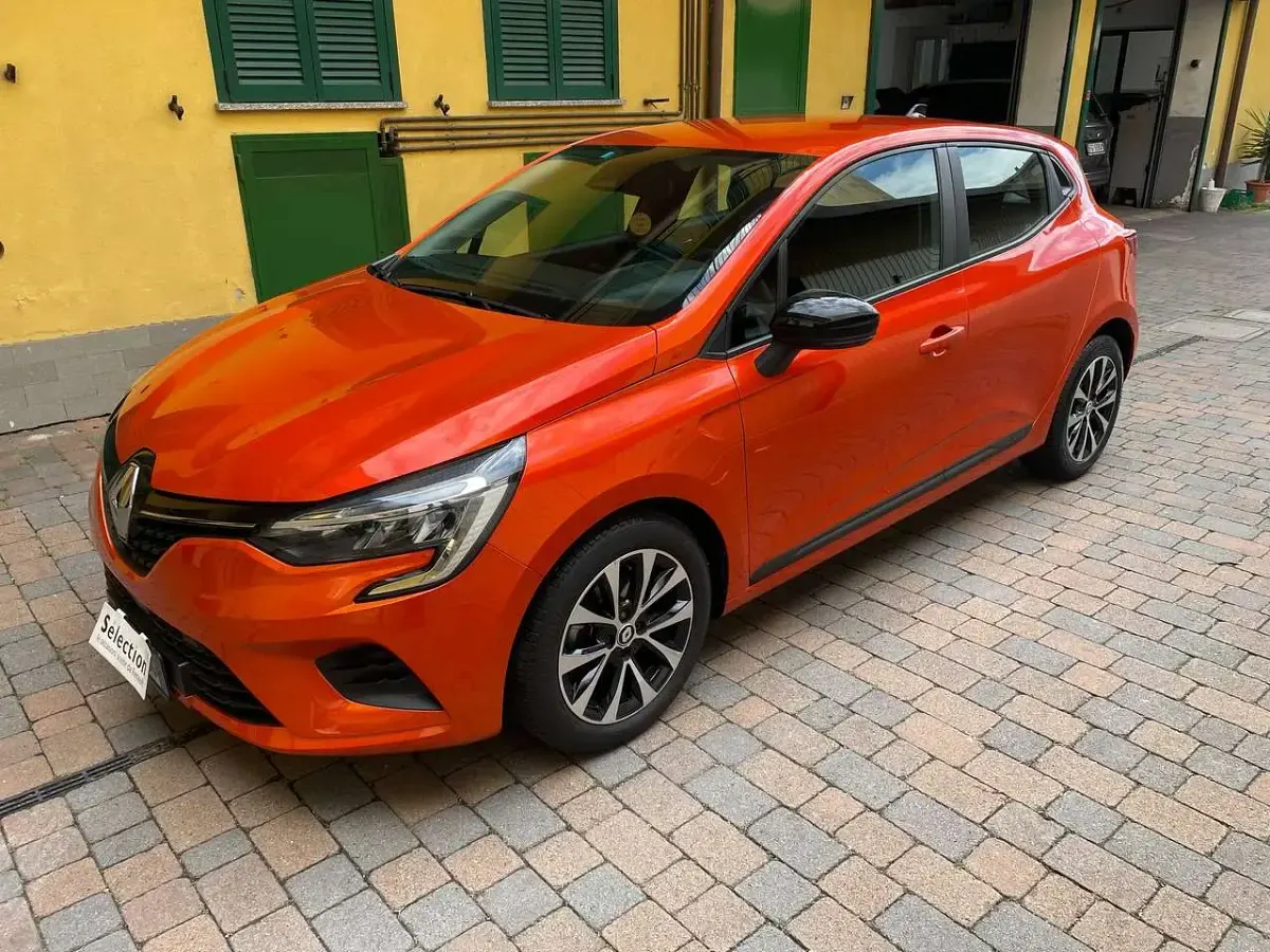 Usado Renault Clio V Equilibre 67 CV (49 kW) 2023 Naranja Berlina