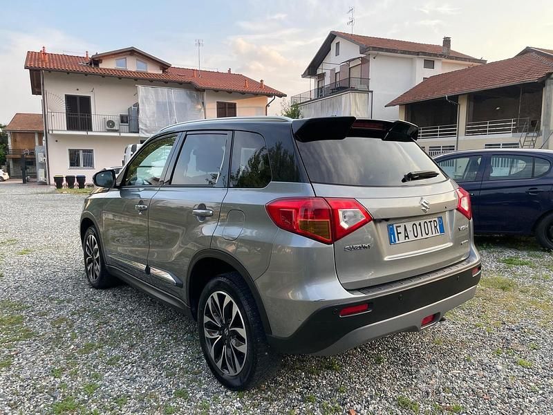 Second-hand Suzuki Vitara Cool 120 CP (88 kW) 2015 Gri SUV