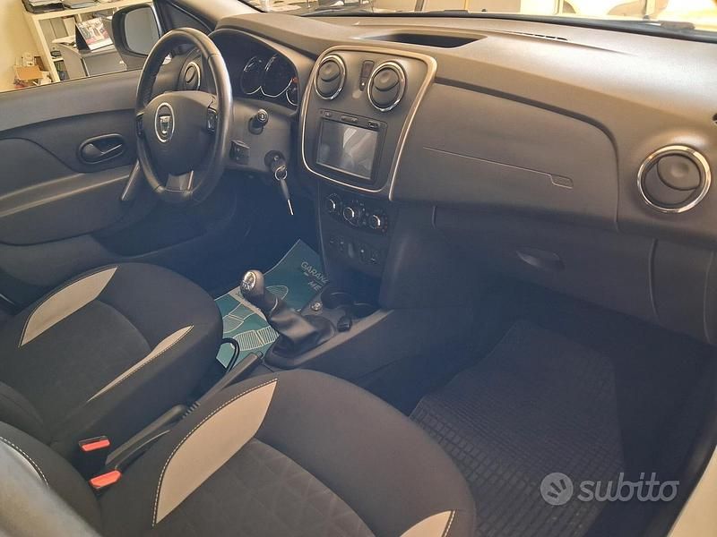 Usata Dacia Sandero Stepway 90 CV (66 kW) 2016 Bianco Berlina