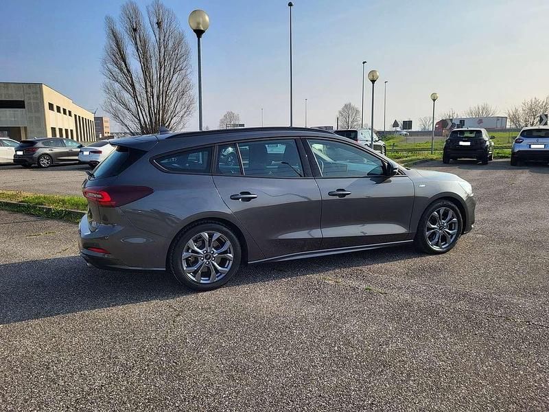 Usata Ford Focus ST-Line 116 CV (85 kW) 2023 Scuro Station wagon