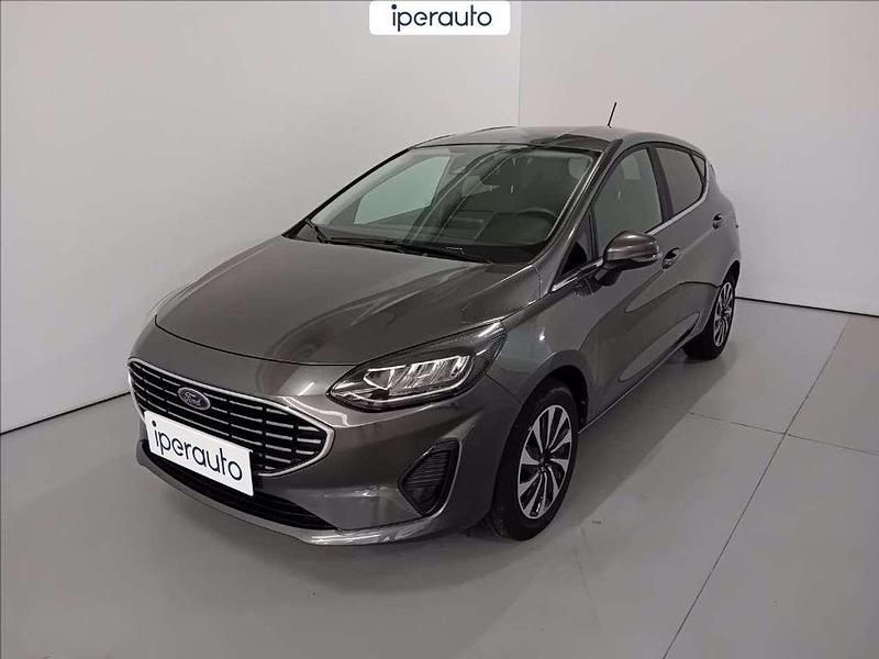 Grigio s. Usata 2023 Ford Fiesta Titanium Tre volumi | 15.500 € (Buon prezzo) - Immagine 1/4